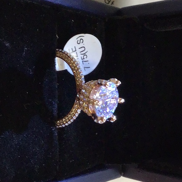 WHITE SAPPHIRE/ROSE GOLD CLASSIC HALF ETERNTIY ENGAGEMENT RING Size 7.75 - Picture 2 of 5